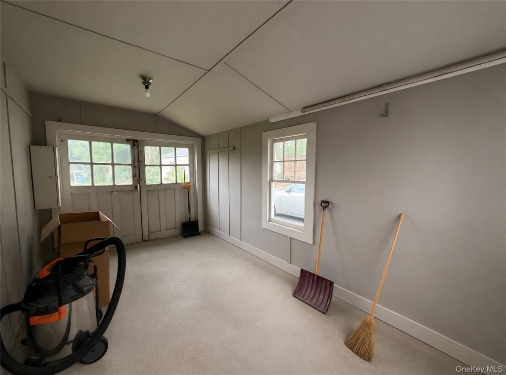 15 Tusten Avenue - Photo 3