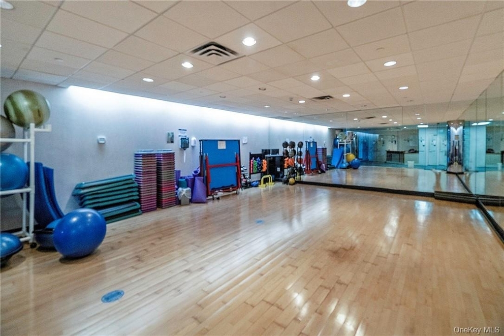 4 Martine Avenue - Photo 8