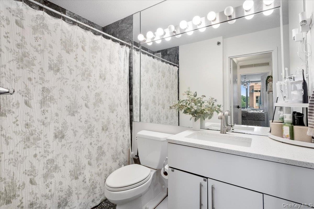 4 Martine Avenue - Photo 22