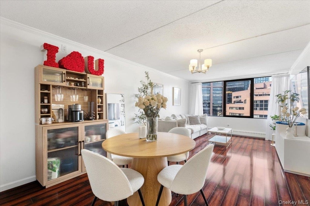 4 Martine Avenue - Photo 12