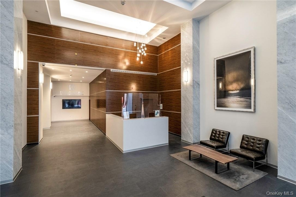4 Martine Avenue - Photo 0
