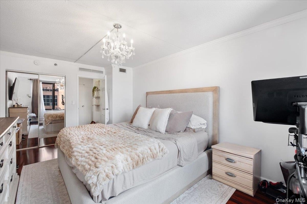4 Martine Avenue - Photo 21