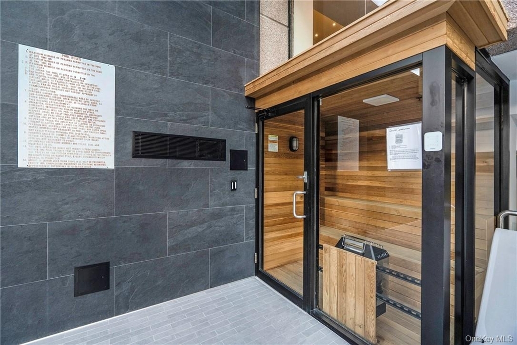 4 Martine Avenue - Photo 4