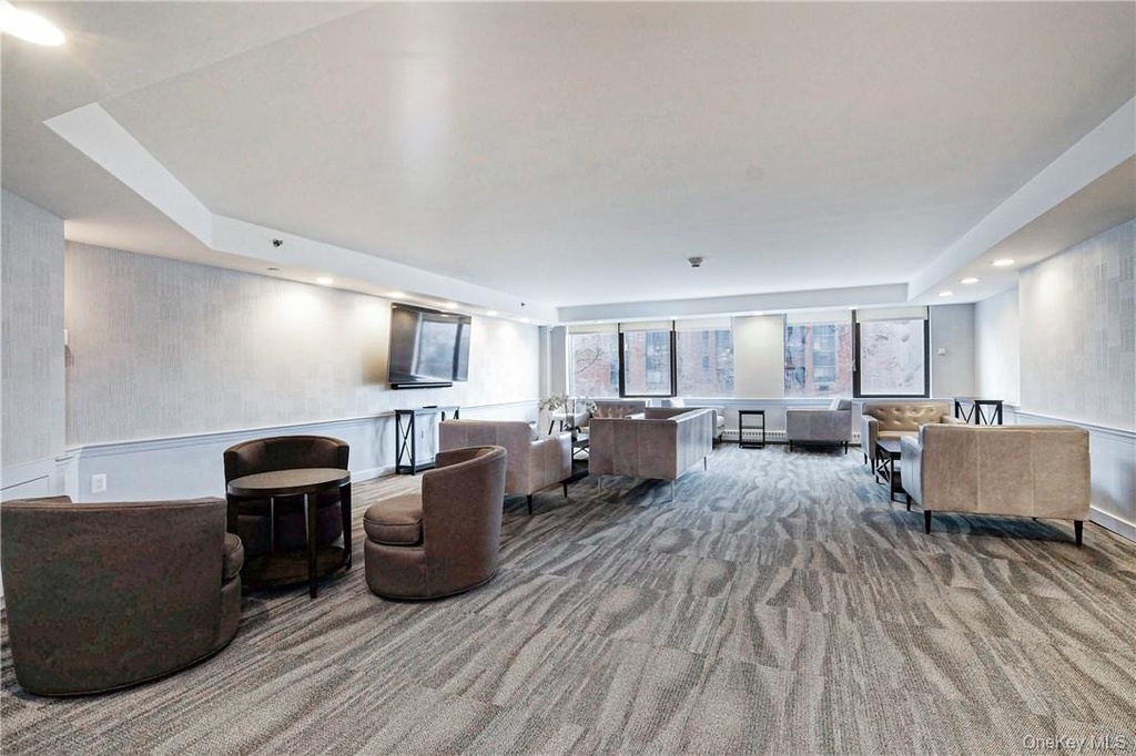 4 Martine Avenue - Photo 9
