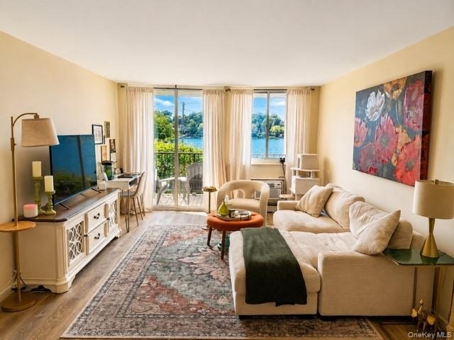 141 E Lake Boulevard - Photo 2