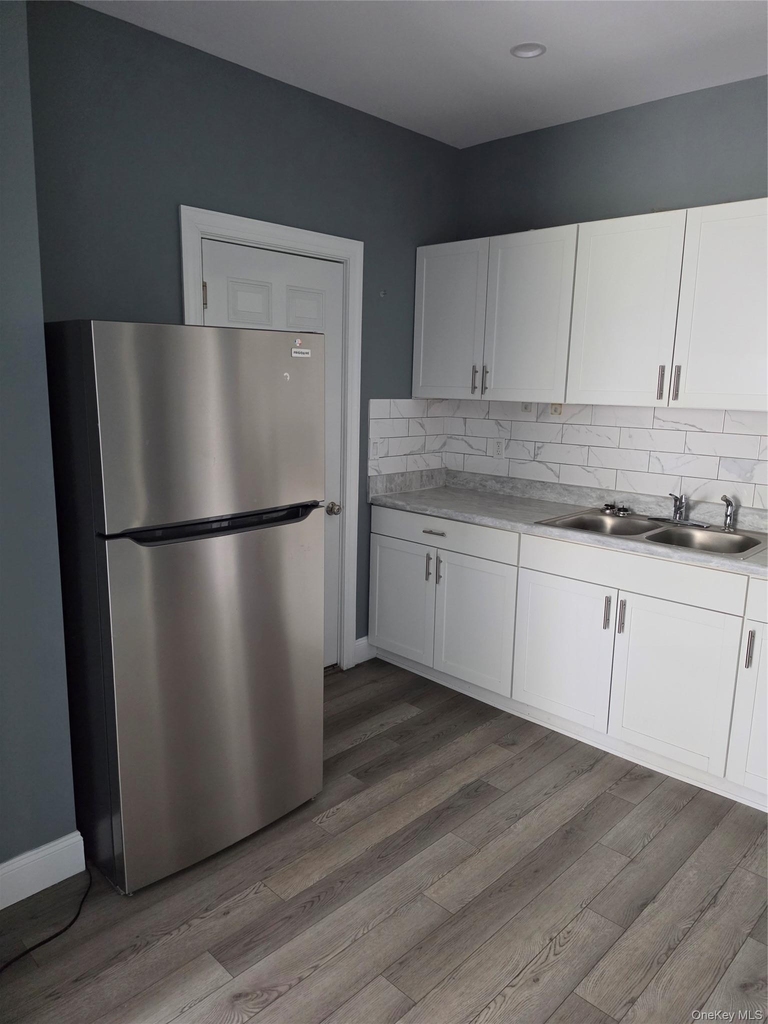 11 White Plains Avenue - Photo 3