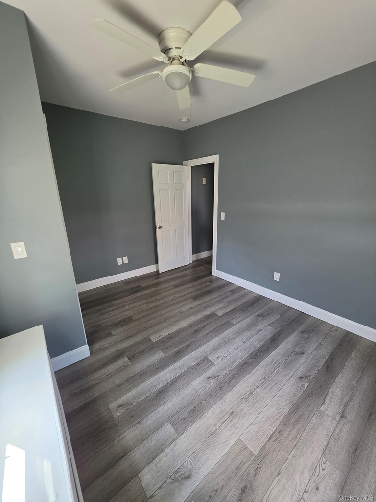 11 White Plains Avenue - Photo 8