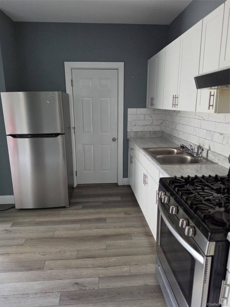 11 White Plains Avenue - Photo 2
