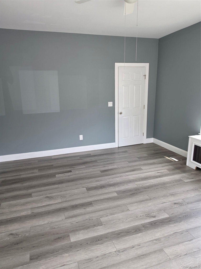 11 White Plains Avenue - Photo 13