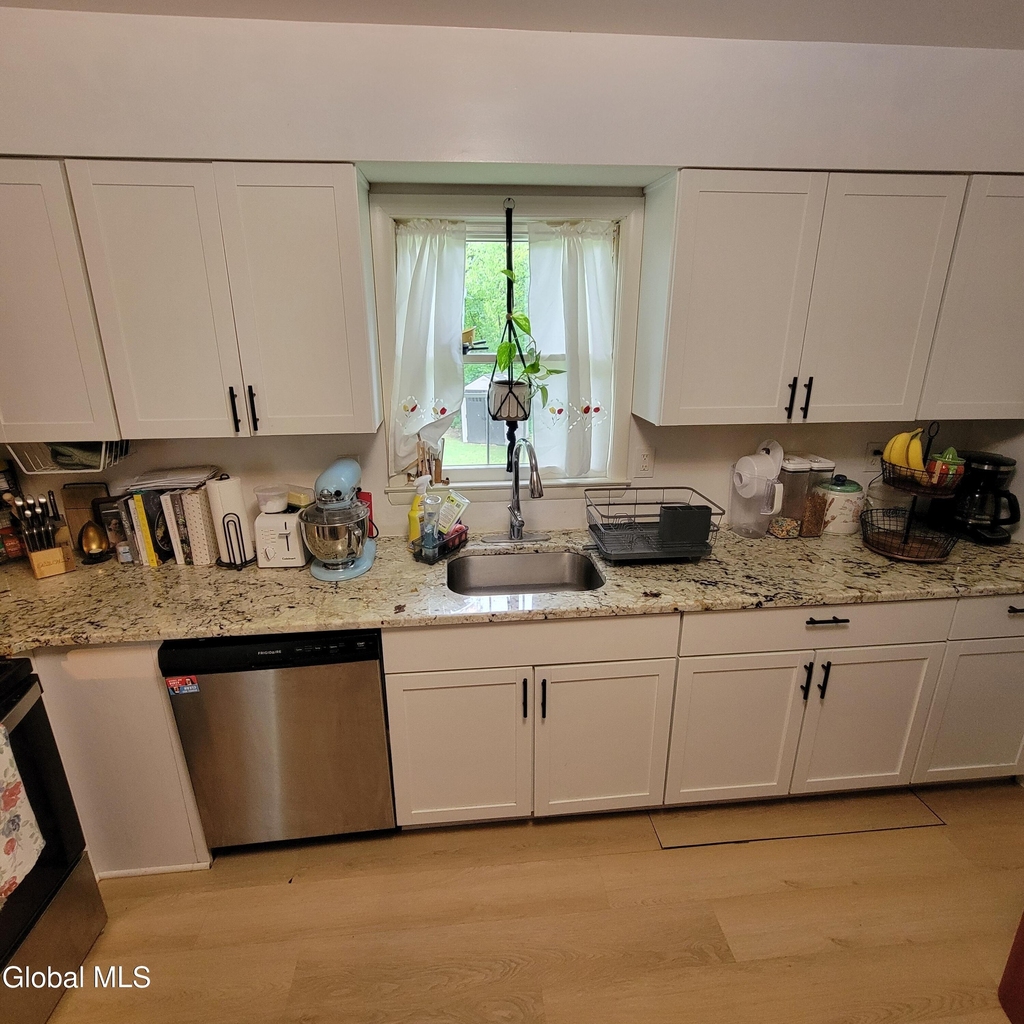 17 Henry Street - Photo 2