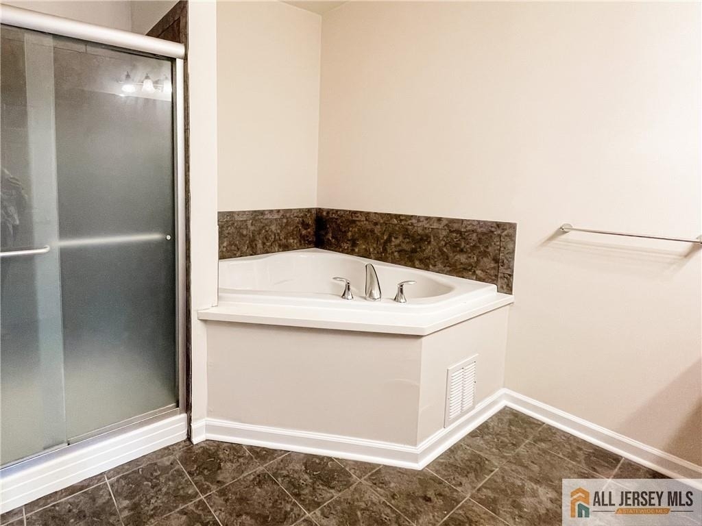 105 Regency Place - Photo 21