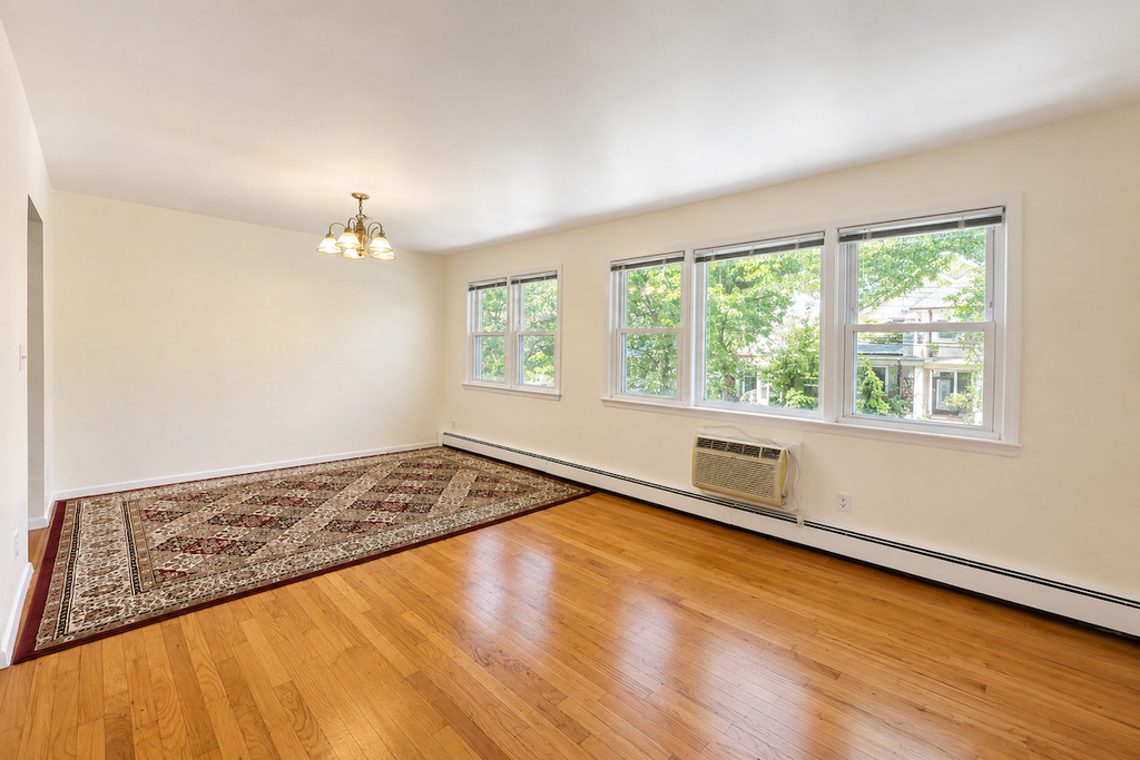 70-69 Walnut Street - Photo 3