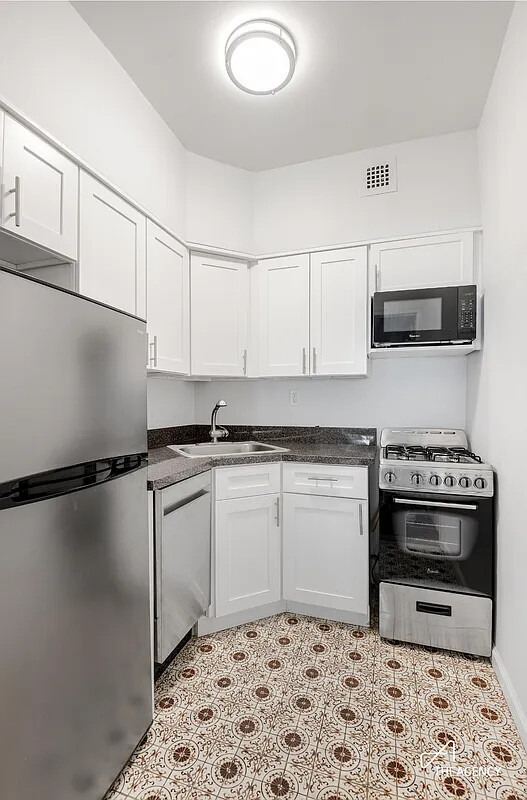 14 W 88th Street - Photo 1