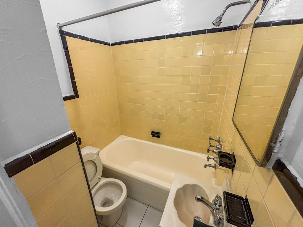 155 E 52nd Street - Photo 3