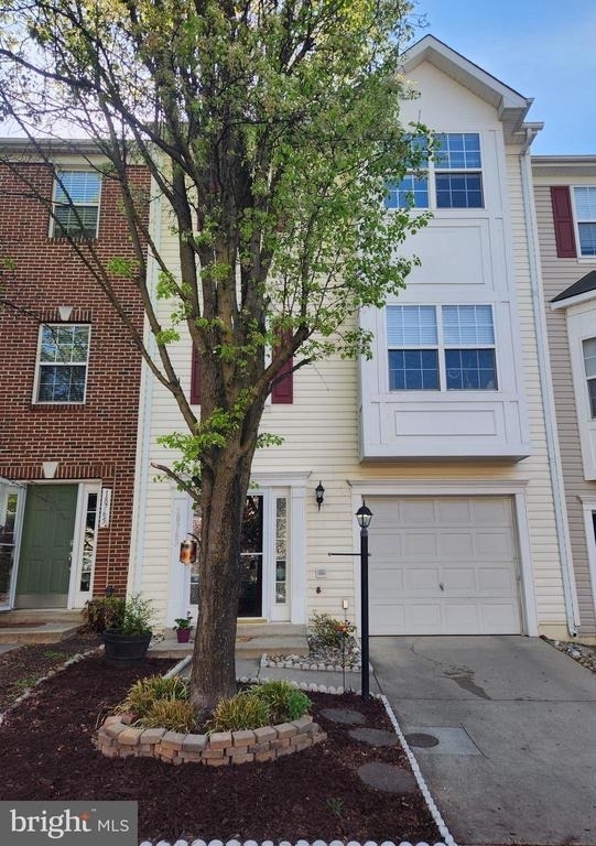 18763 Trident Square - Photo 1