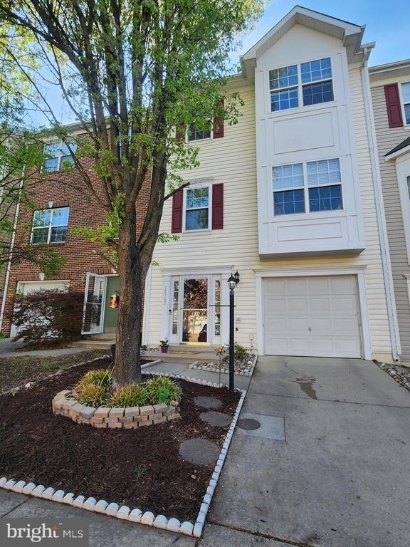 18763 Trident Square - Photo 0
