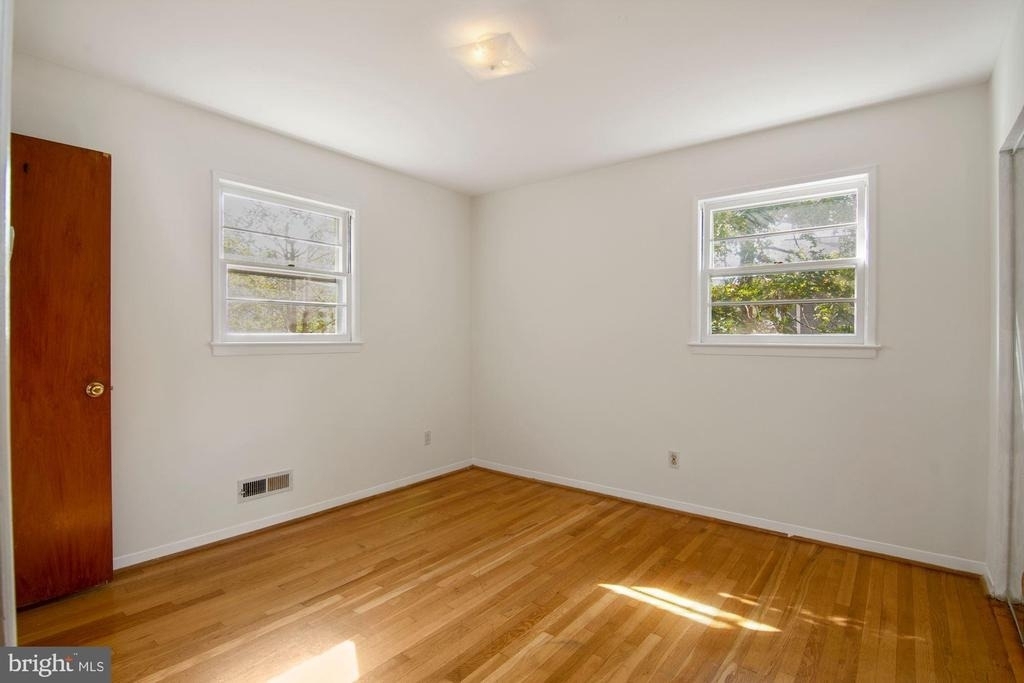 6807 Dean Drive - Photo 11
