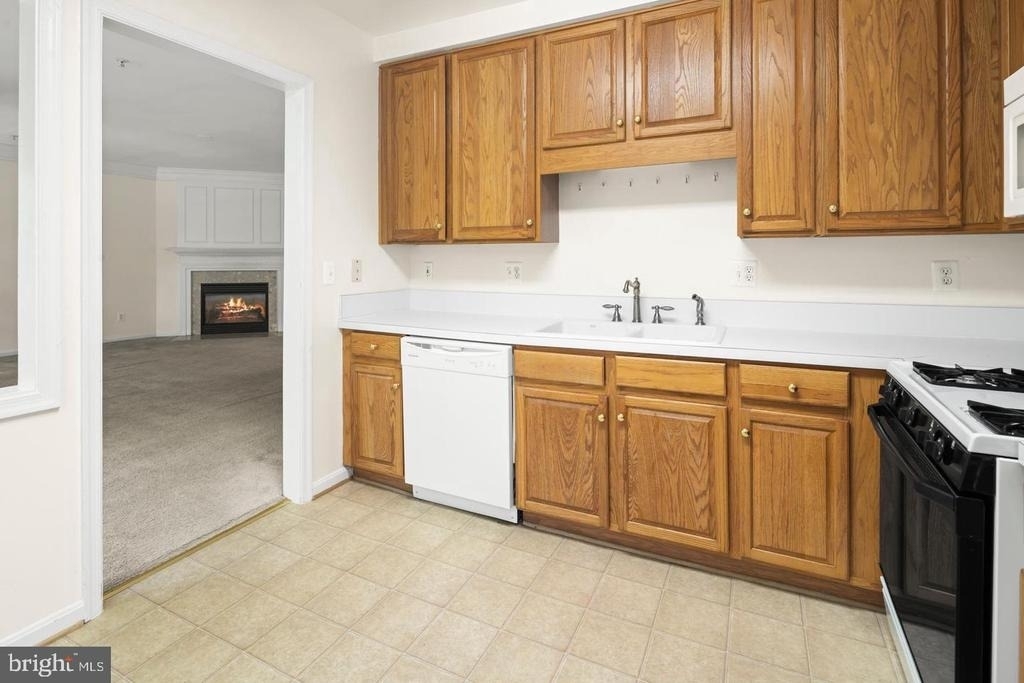 7014 Metropolitan Place - Photo 9