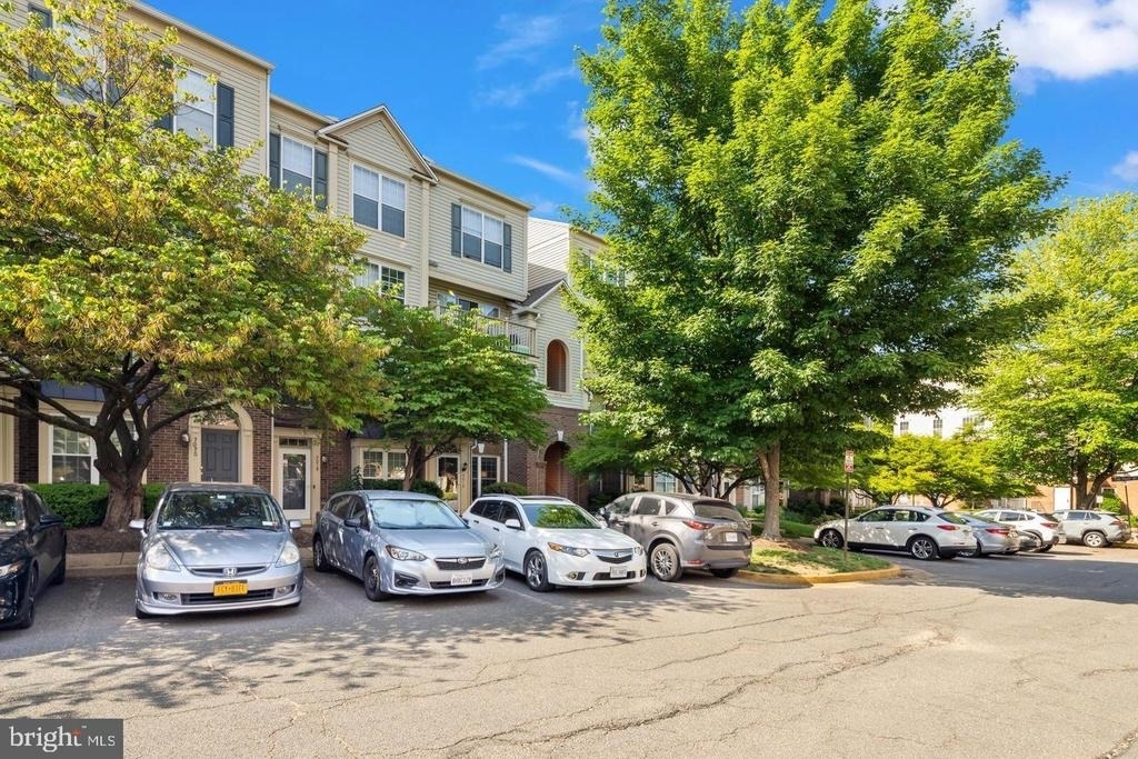 7014 Metropolitan Place - Photo 2