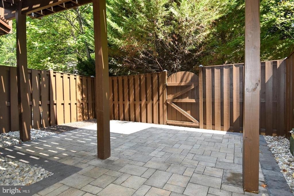 7810 Locust Leaf Lane - Photo 38