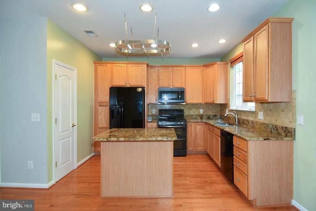 7810 Locust Leaf Lane - Photo 8