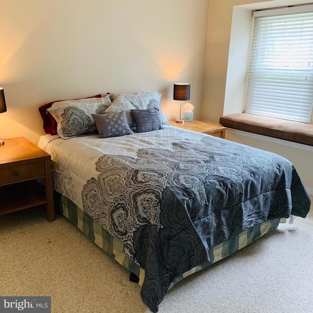 161 Leeds Court W - Photo 4