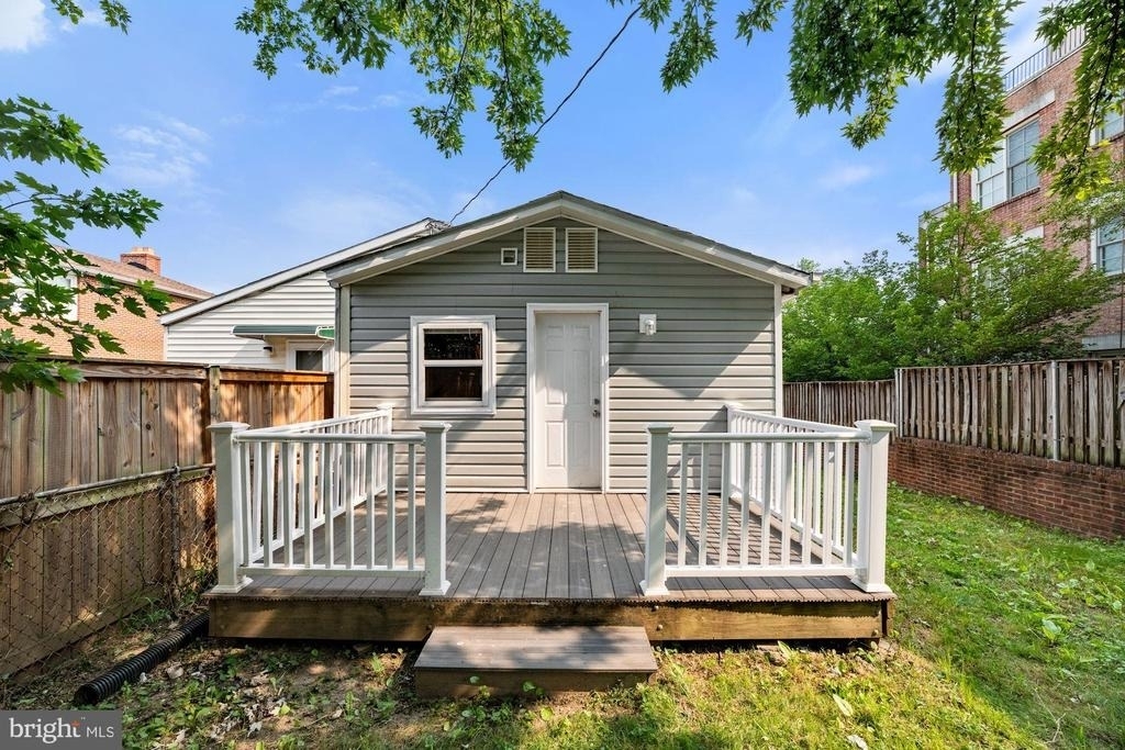 109 E Reed Avenue - Photo 2