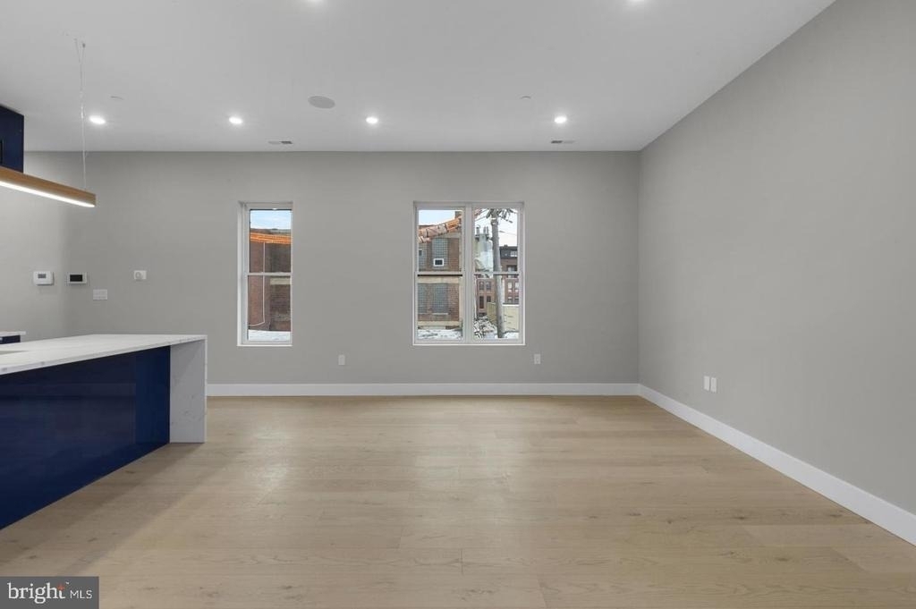 1343 Fitzwater Street - Photo 3