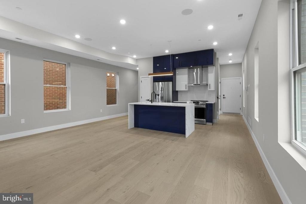 1343 Fitzwater Street - Photo 2