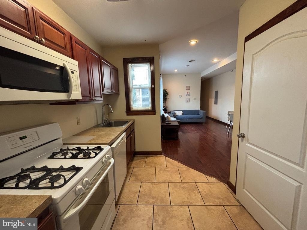 1824 W Diamond Street - Photo 10