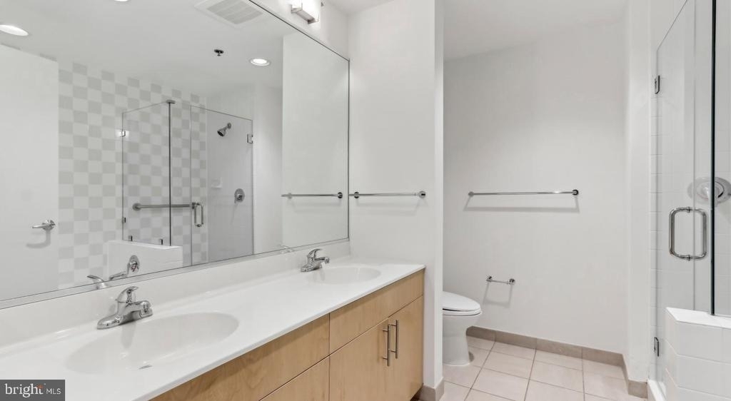 206 W Washington Square - Photo 22