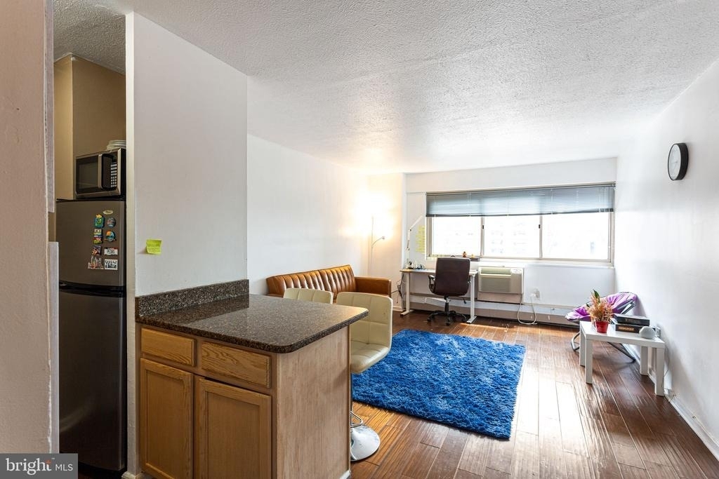2101 Chestnut Street - Photo 2