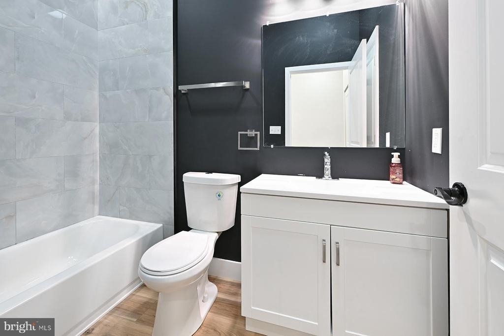 151 N York Street - Photo 8