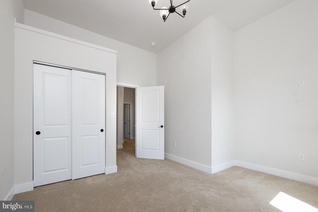 151 N York Street - Photo 6