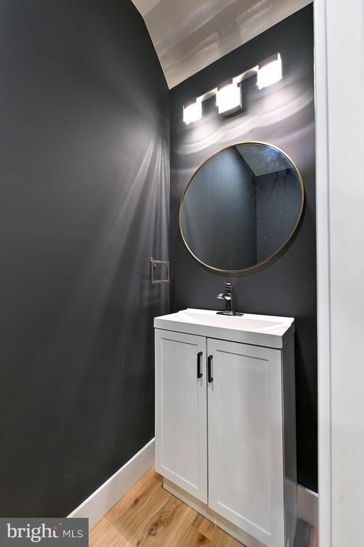 151 N York Street - Photo 5