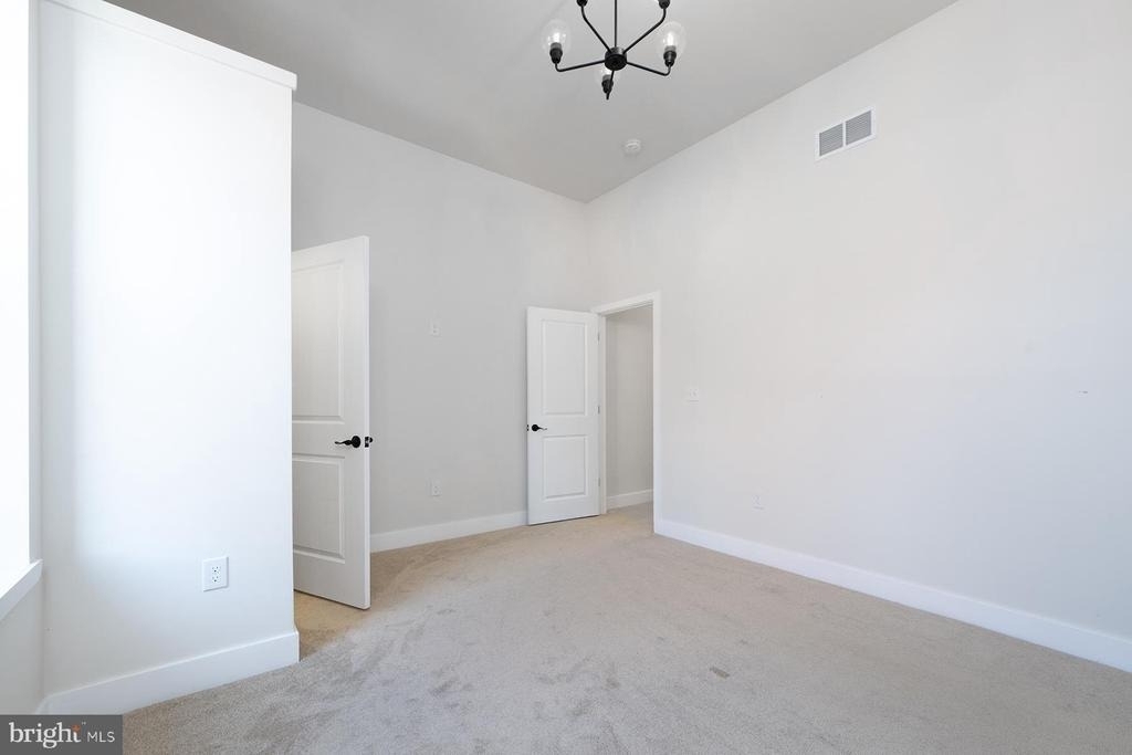 151 N York Street - Photo 10