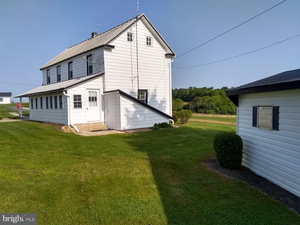 442 Green Lane - Photo 2
