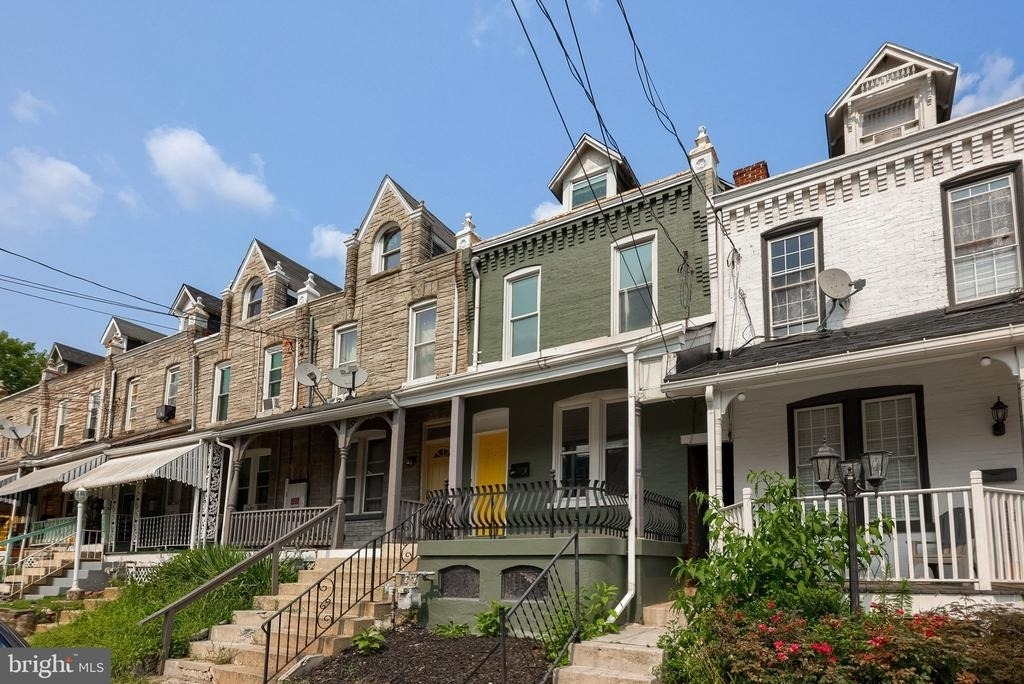 611 S Prince Street - Photo 0