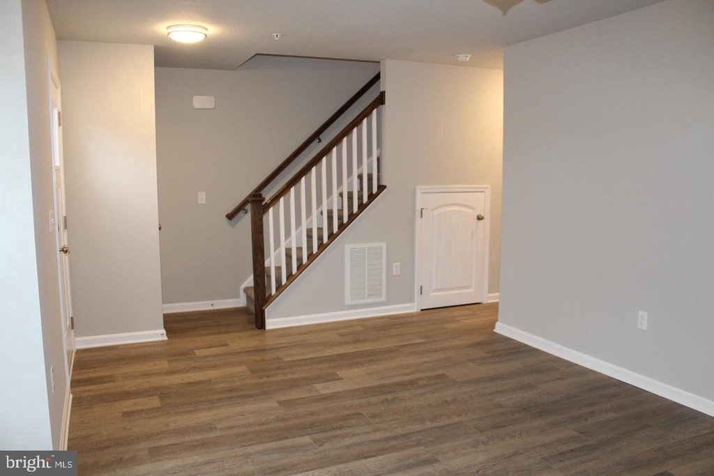 642 N N College Street - Photo 2