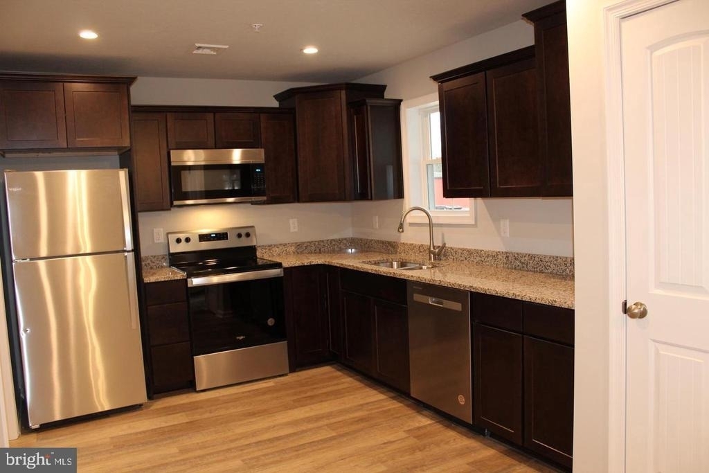 642 N N College Street - Photo 1