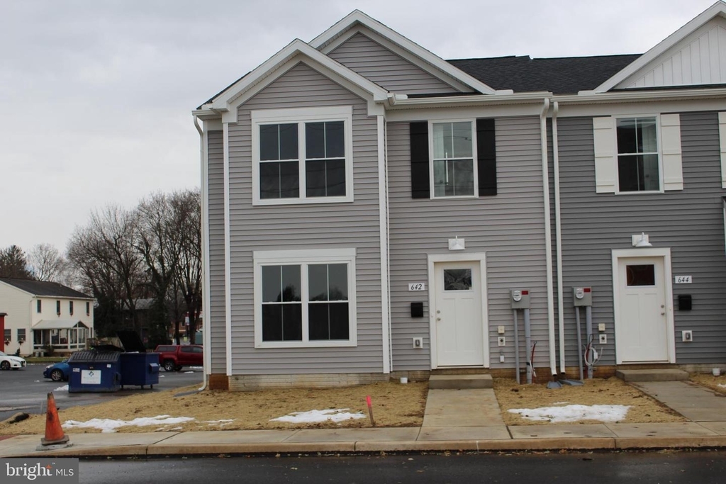 642 N N College Street - Photo 0