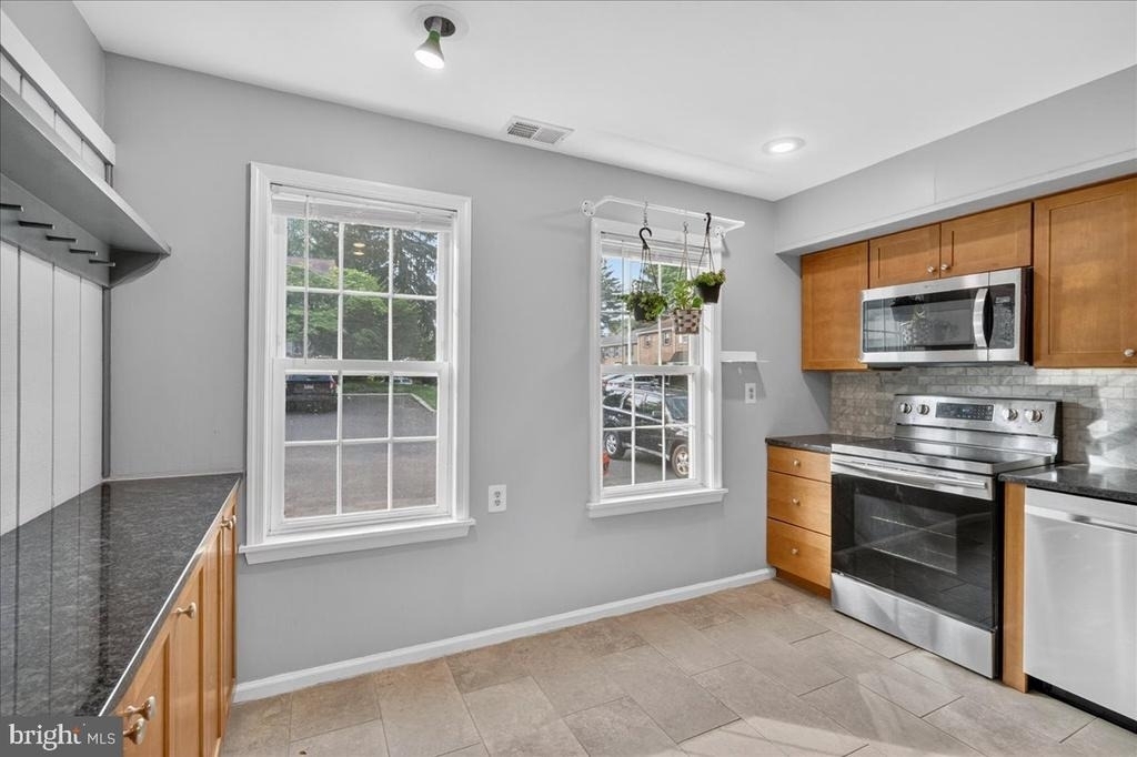 61 Constitution Avenue - Photo 6
