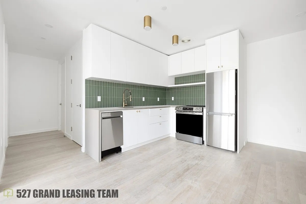 527 Grand Avenue - Photo 2