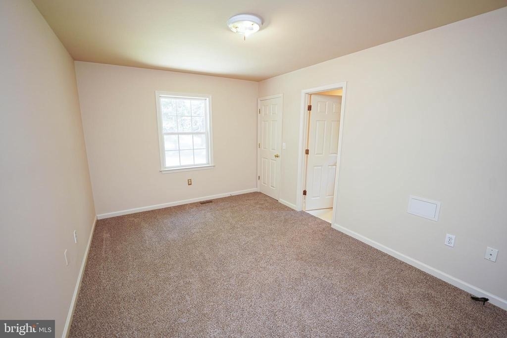 935 Queen Avenue - Photo 20