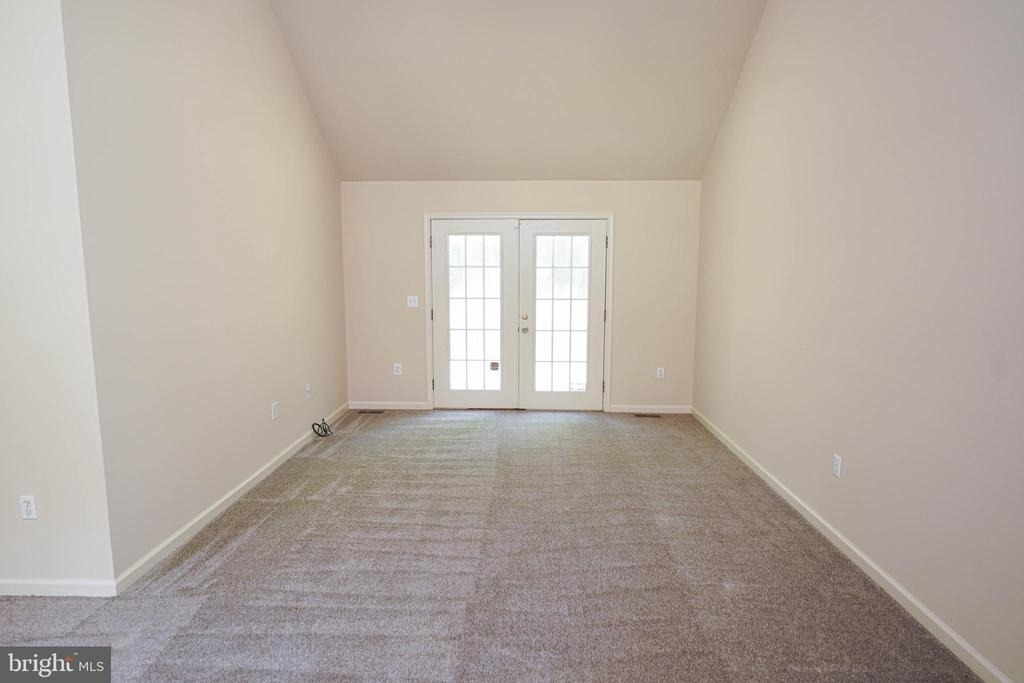 935 Queen Avenue - Photo 8