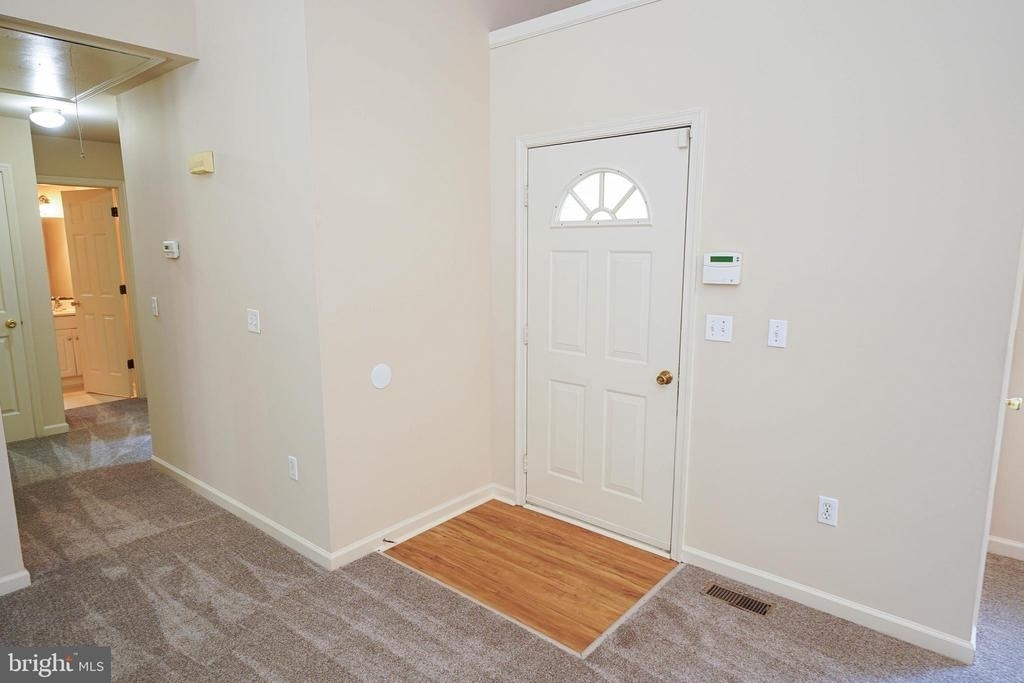 935 Queen Avenue - Photo 6