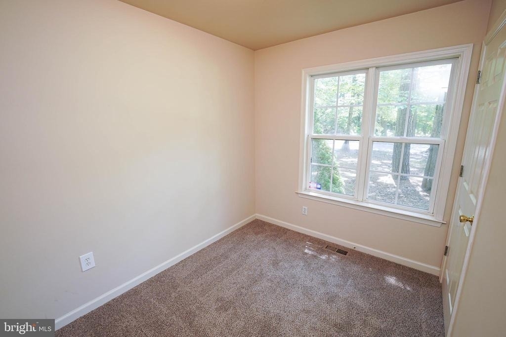 935 Queen Avenue - Photo 34
