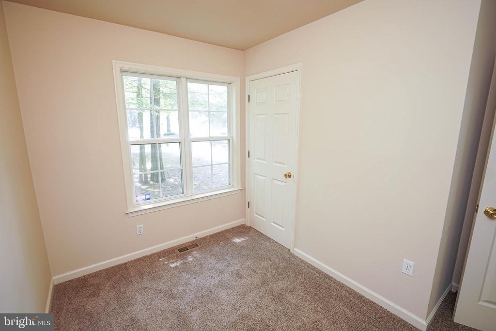 935 Queen Avenue - Photo 35
