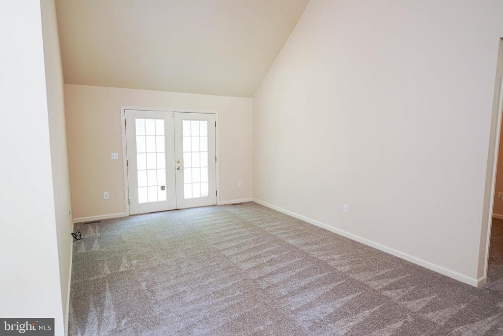 935 Queen Avenue - Photo 7