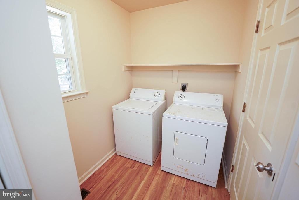 935 Queen Avenue - Photo 16